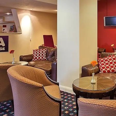 Готель Britannia Leeds 3*